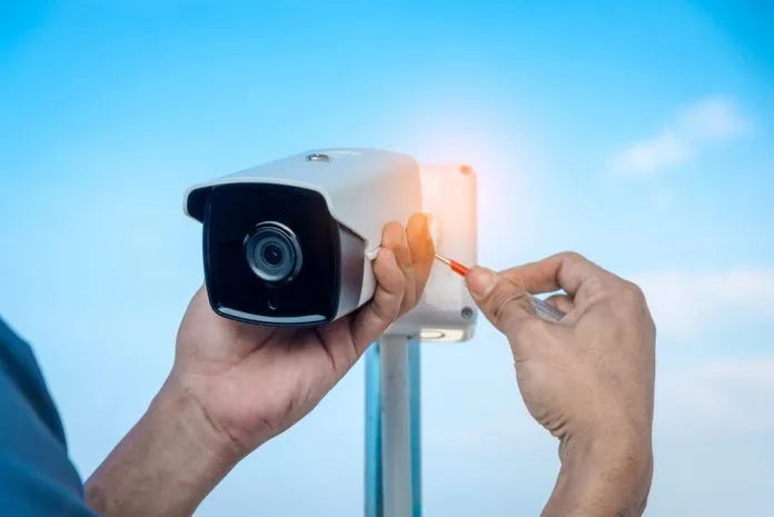 Où est-il préférable de placer une caméra de surveillance extérieure ?